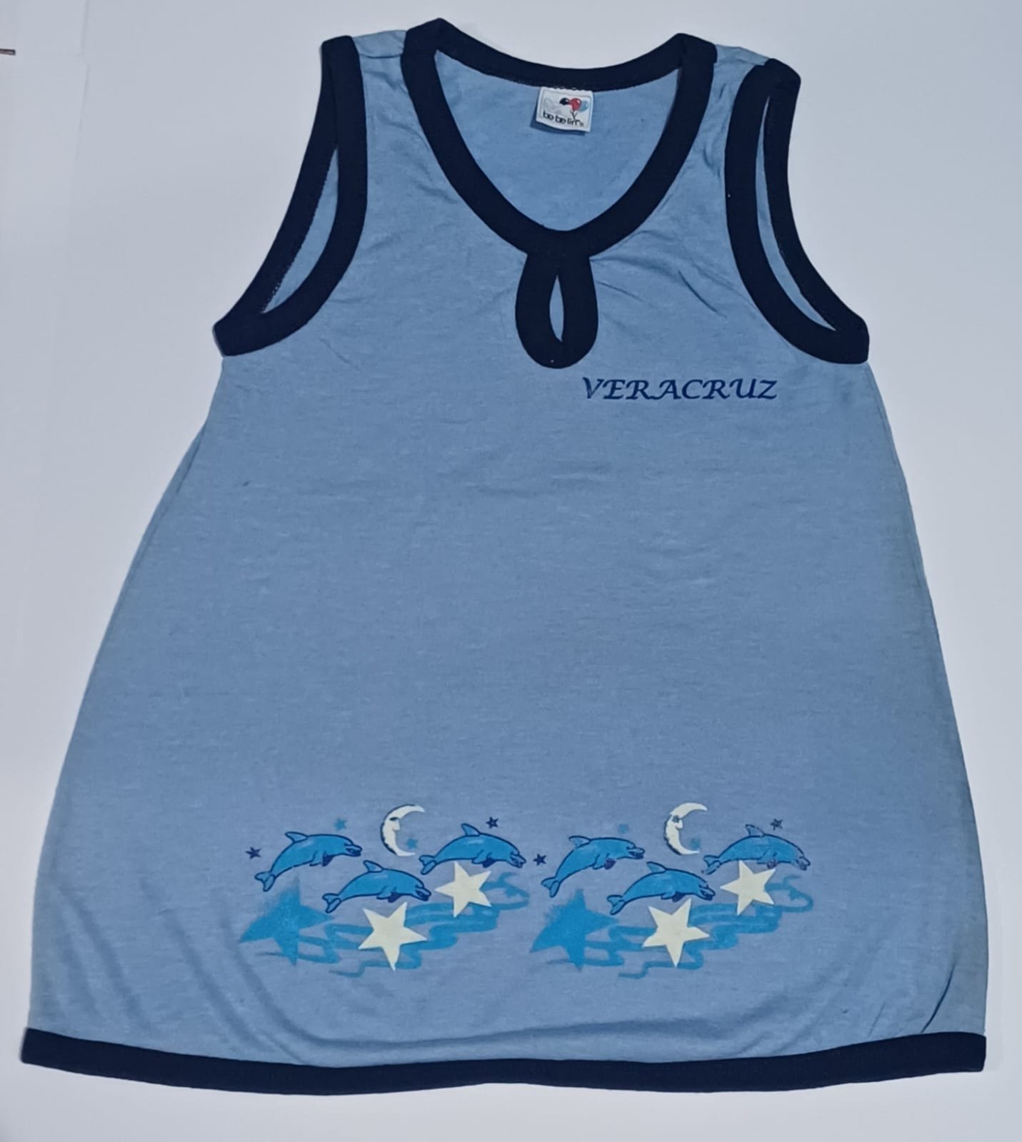 Bata Azul Cielo para Niña – Personalizada y Cómoda